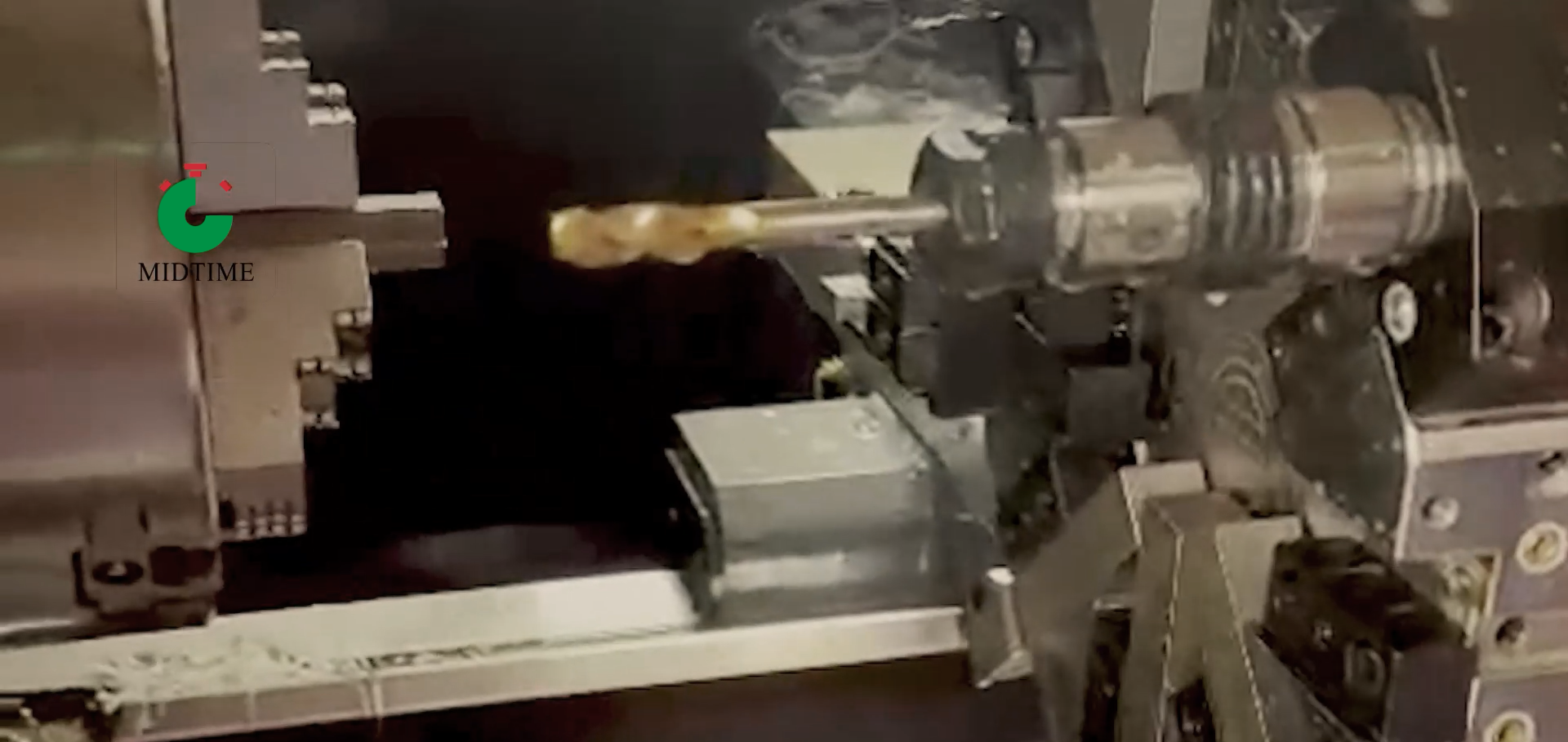 Torno em operação com equipamento MIDTIME